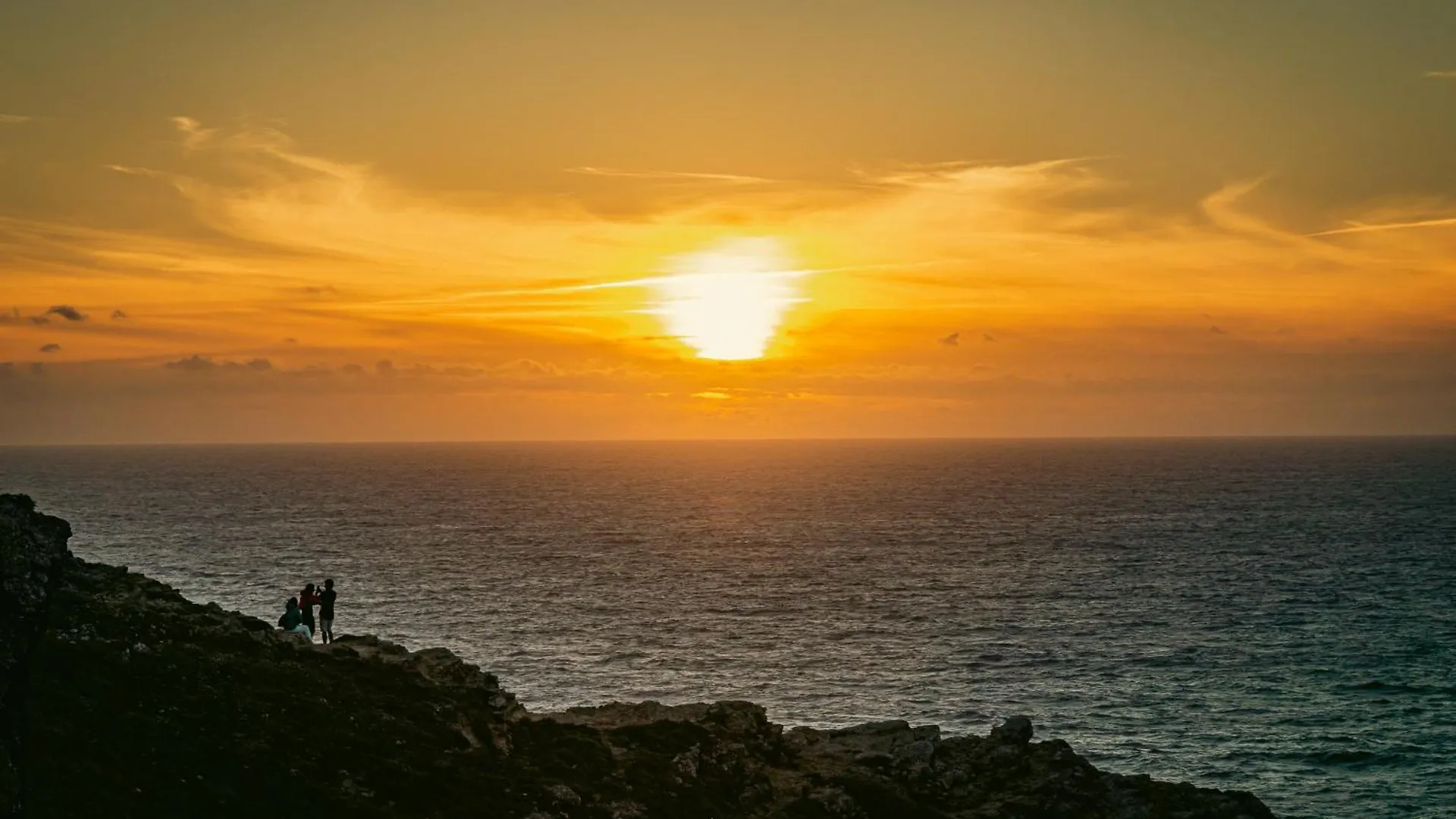 Wayra Lodge Samay A Different Sunset Every Day Raposeira  Portugal